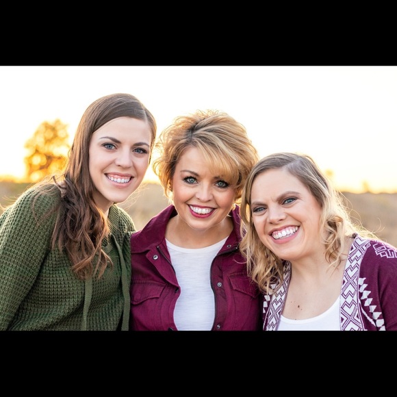 Meet your Posher, Karen - Picture 2 of 2